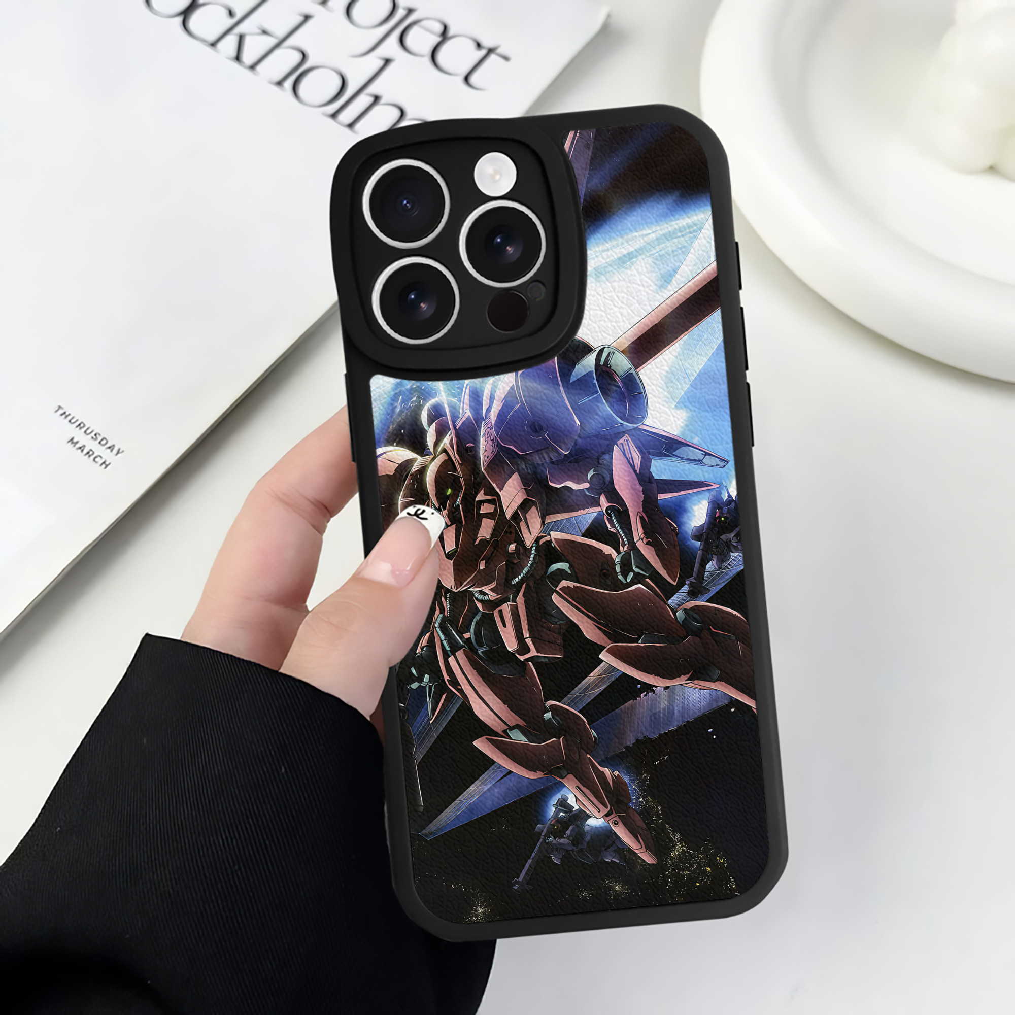 （画像用） 機動戦士ガンダム Mobile Suit Gundam 【iPhone 16シリーズ対応】シリコンスマホケース（レザー調） 材質：シリコン